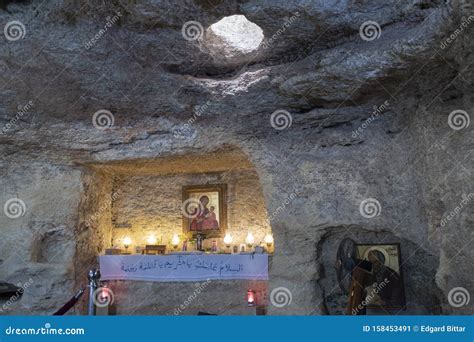 Caverna Em Cima De Uma Colina Em Sidon L Bano Onde Virgem Maria