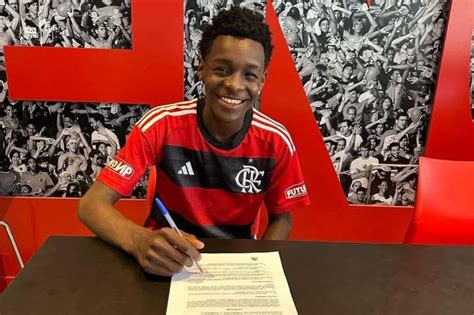 Flamengo Assina Contrato Jovem Camisa