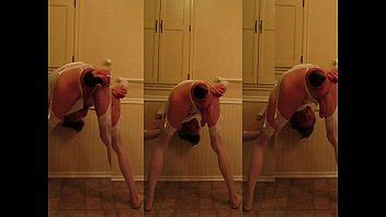 Anus pompé et énorme bouteille baise dans une culotte sans entrejambe XVIDEOS