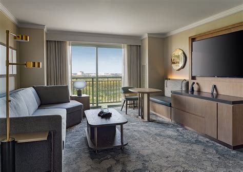 Rooms & Suites - JW Marriott