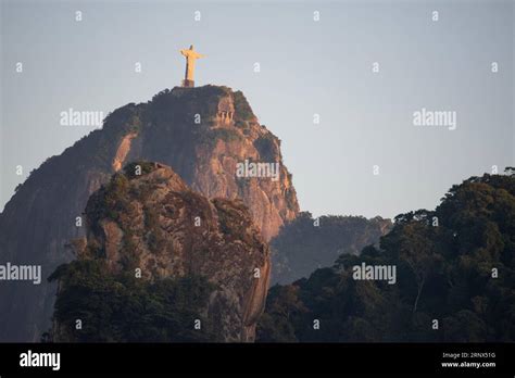 R O De Janeiro Brasil Horizonte Al Amanecer Monta As Selva Tropical