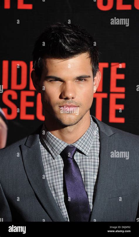 Taylor Lautner French Premiere of 'Abduction' held at the Gaumont Marignan - Arrivals Paris ...