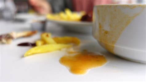 Spilled sauce and a messy table at the restaurant highlighted its