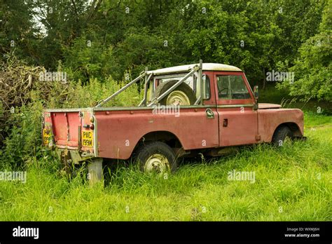 Landrover Pickup Hi Res Stock Photography And Images Alamy