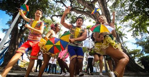 Frevo conheça a história e a beleza do ritmo pernambucano