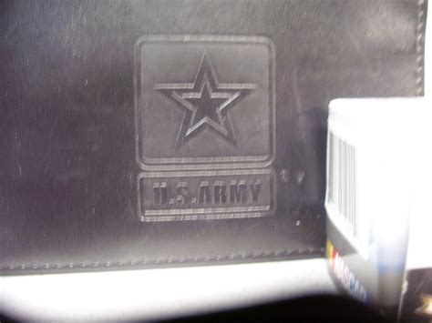 2012 1 64 39 RYAN NEWMAN U S ARMY ACTION WITH BONUS CREDIT CARD WALLET