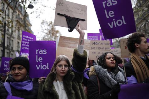 Ras Le Viol Des Milliers De Féministes Défilent à Paris Contre Les