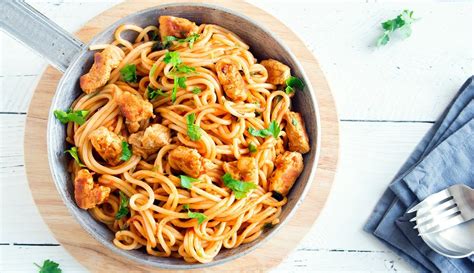 11 Receitas De Macarronada De Frango Com Muitas Versões De Sabores