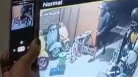 Aksi Pencuri Motor Dengan Bpkb Dalam Jok Motor Di Surabaya Terekam Cctv