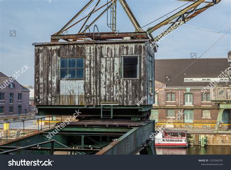 Old Cranes Docks Warehouses Industrial Buildings Foto De Stock