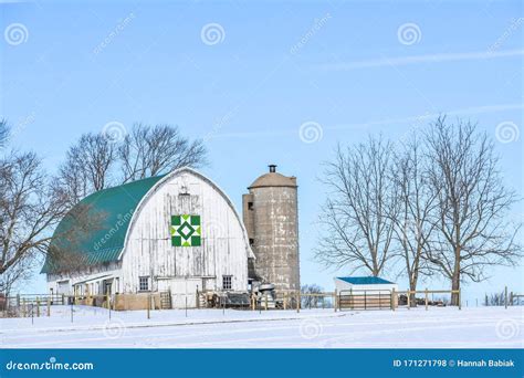 White Barn with Green Quilt and Silo, Winter Stock Photo - Image of located, walworth: 171271798