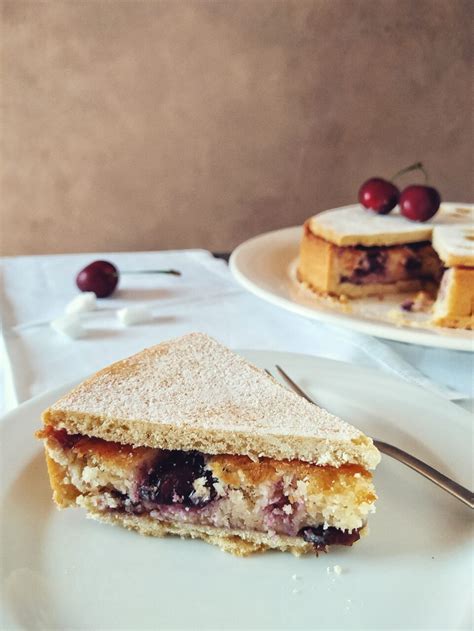 Crostata Con Frangipane Al Cocco E Ciliegie Sambuco Cioccolato