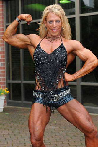 6 Hot Sexy Kate Cooper Bikini Pics