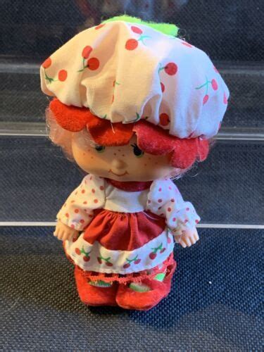 Vintage S Strawberry Shortcake Cherry Cuddler Party Pleaser Figure