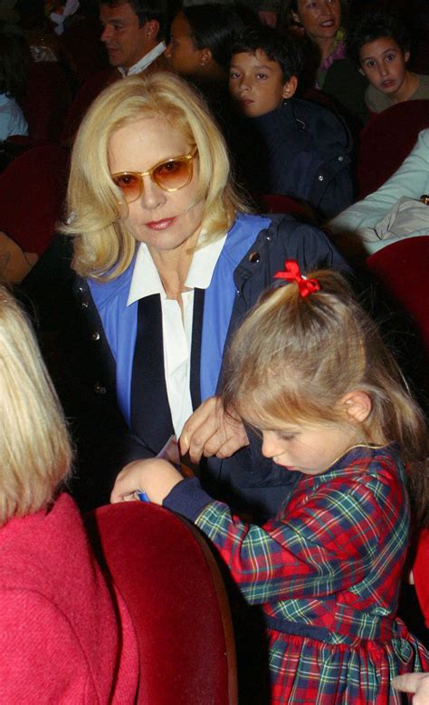 Photo Sylvie Vartan Et Sa Fille Darina Au Th Tre Mogador Archives