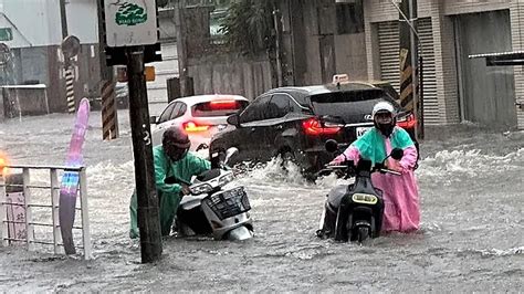 暴雨虐高雄！陳其邁臉書被灌爆「快停班停課」 豪雨假標準一次看 天氣速報 生活 Nownews今日新聞