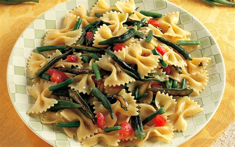 Ricetta Farfalle Con Fagiolini Pomodoro E Bamia La Cucina Italiana