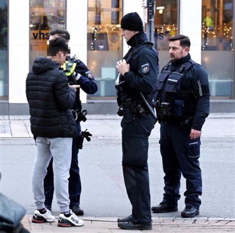 Gro Kontrolle Von Polizei Und Ordnungsamt Im Bahnhofsviertel