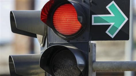 Rote Ampel überfahren Strafe Probezeit und Regeln mit diesem