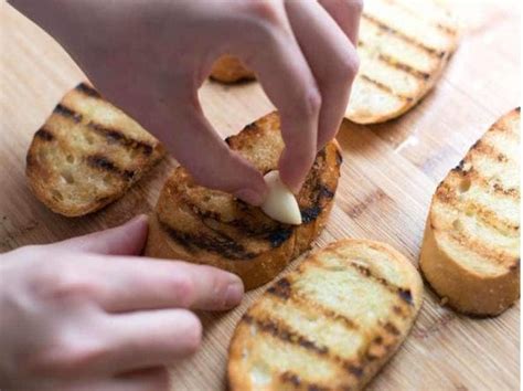 Pane Per I Nostri Denti Con L Aglio Con I Pomodori Con Il Lardo O