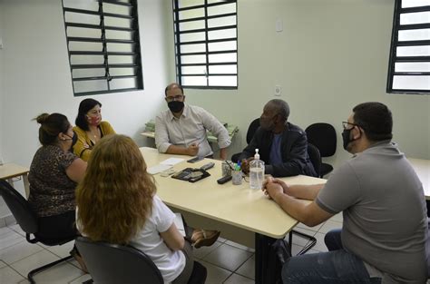 Sindicato e Associação debatem contratação de cozinheiros para a rede