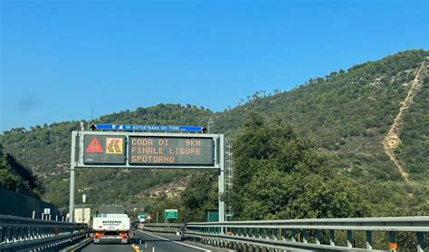 Caos Autostrade Restringimenti E Cantieri Coda Di 9 Km In A10