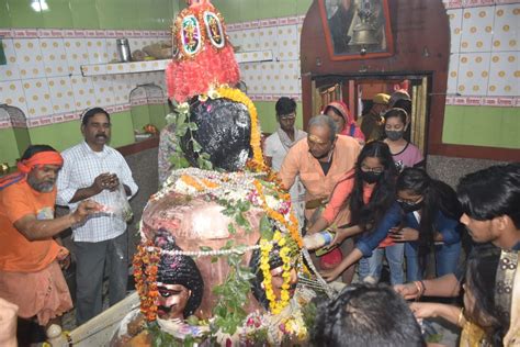 Mahashivratri Celebration In Tilbhandeshwar Mahadev Mandir In Varanasi Nrj Varanasi News काशी