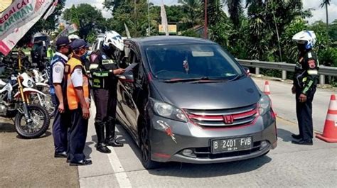 Antisipasi Balik Ke Ibu Kota Polresta Banyumas Sisir Mobil Travel Gelap