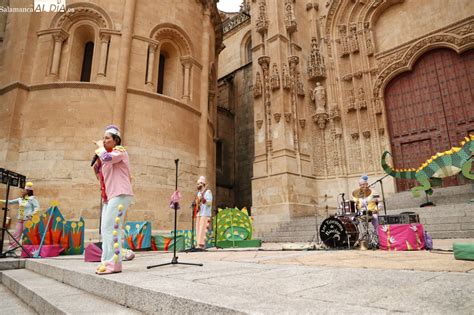 La Compañía Titiriteros de Binéfar divierte a los más pequeños en el