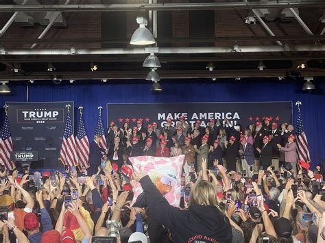 Vaughn Hillyard on Twitter: "Trump takes stage in Manchester, joining his “New Hampshire ...