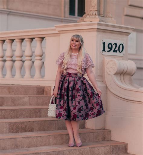 5 Easy Ways to Dress More Feminine - Lizzie in Lace