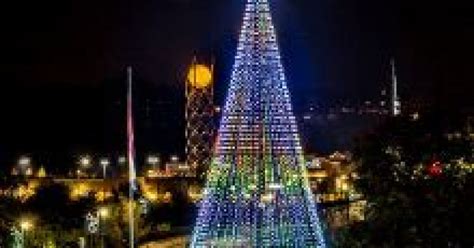 Branson Christmas Tree Damaged in Storms