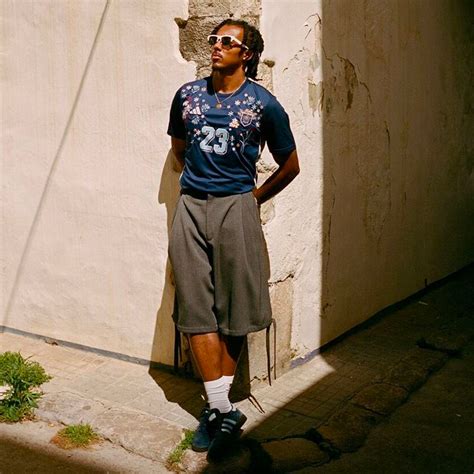 jules kounde   football gal devoilent  maillot en edition