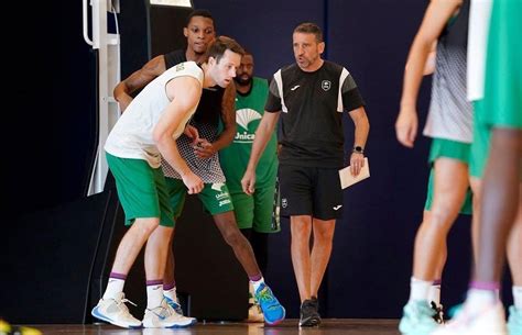 Unicaja Baloncesto Elige The Embassy Para Concentrarse The Embassy Tc