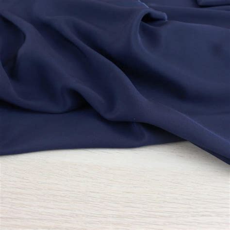 Crêpe de soie bleu marine Tissu de collection Mouna Sew