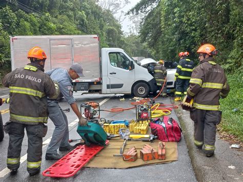 Após acidente Mogi Bertioga é liberada excesso de veículos provoca