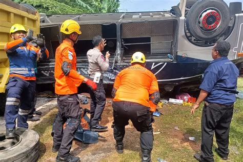 Kronologi Kecelakaan Mengerikan Bus PO Shantika Di Tol Pemalang Batang