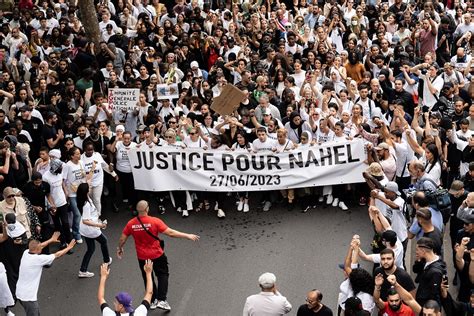 Adolescent tué à Nanterre 6000 personnes à la marche blanche en