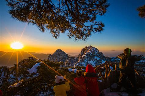 huangshan sunrise  hiking  yellow mounatin