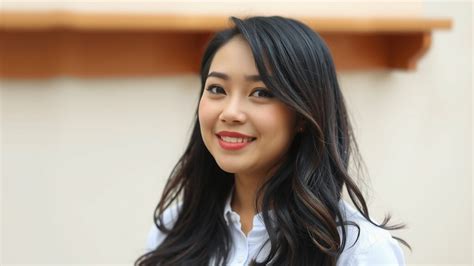 panduan lengkap mengenal wajah oval karakteristik perawatan  gaya