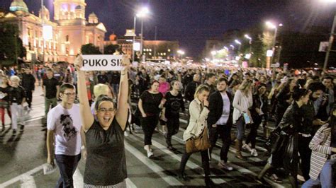 Vi E Od Mladih Protestuje Protiv Diktature Dru Tvo Dnevni