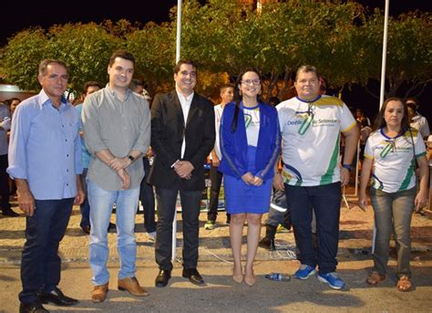 WALTER ALVES VISITA TIMBAÚBA DOS BATISTAS E PARTICIPA DE DESFILE CÍVICO