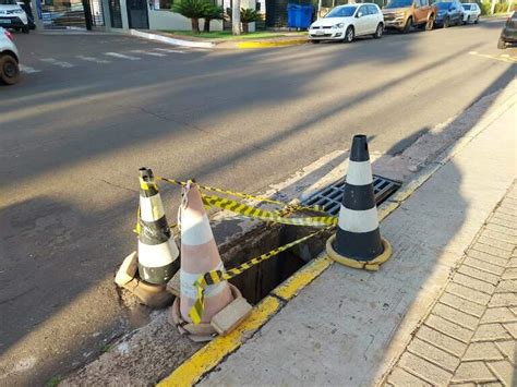 Bueiro Sem Tampa Vira Armadilha Para Moradores E Motoristas Direto