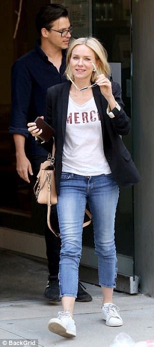 Naomi Watts Flaunts Ageless Complexion In New York Daily Mail Online