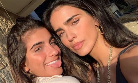 Bárbara de Regil defiende a su hija Mar de ataques contra sus pinturas