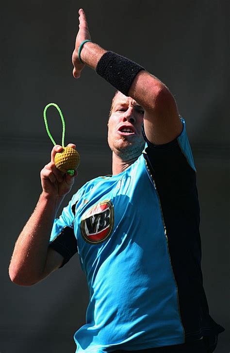 Peter Siddle approaches his delivery stride | ESPNcricinfo.com