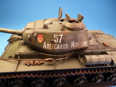 Soviet KV 85 Heavy Tank Plastic Model Military Vehicle Kit 1 35