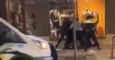 Philadelphia Looting Foot Locker Lululemon And Apple Raided As Gangs