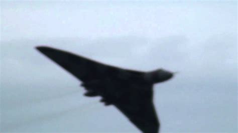 Bournemouth Airshow 2014 - Vulcan XH558 (HD) - YouTube