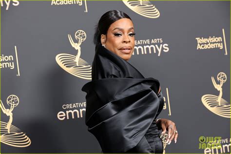 Niecy Nash & Wife Jessica Betts Share Cute Moment at Creative Arts Emmy ...